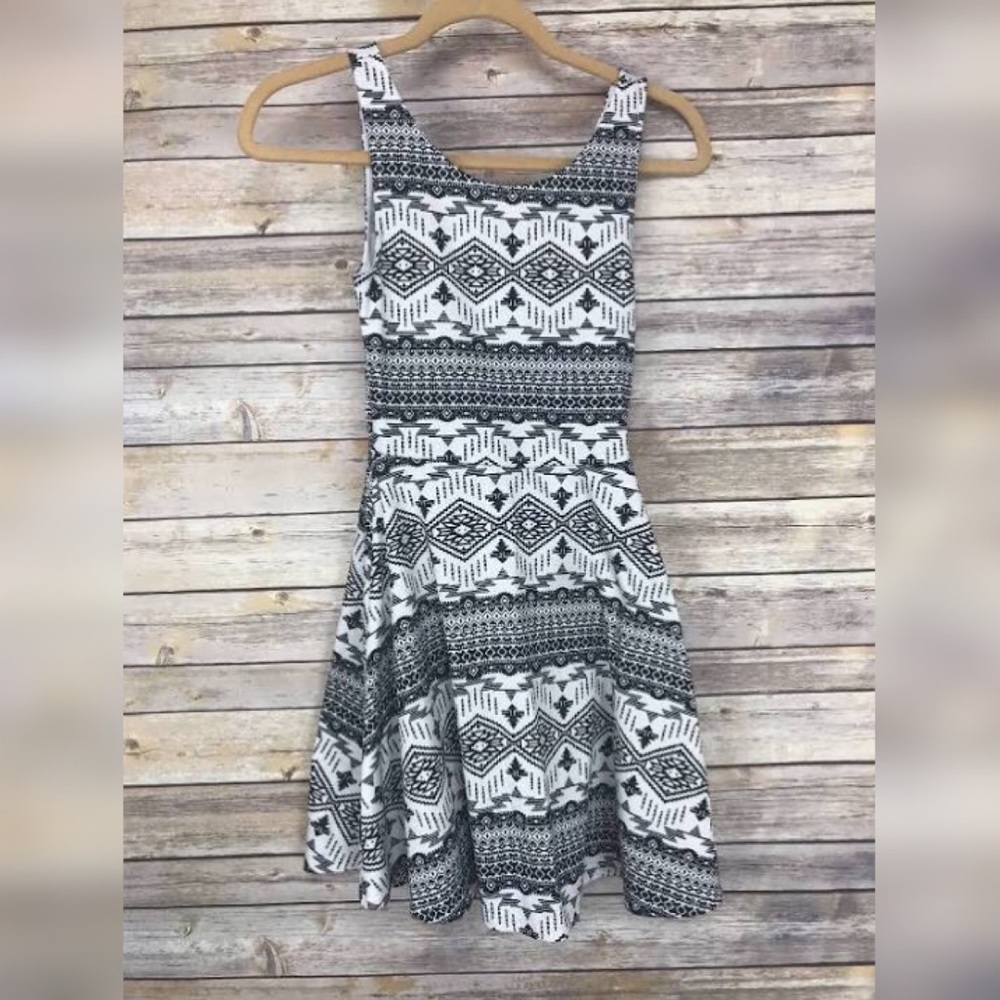 Divided H&M Black and White Aztec Dress